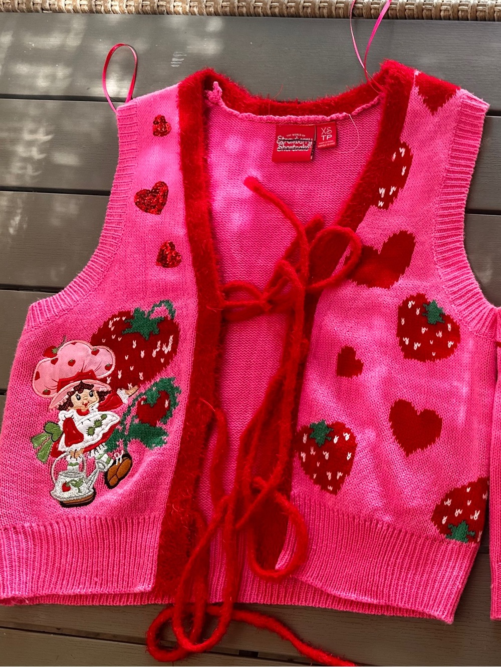 STRAWBERRY SHORTCAKE 🍓 NWOT Red Pink Knit Tie-Front Sweater Vest 80s - sz XS